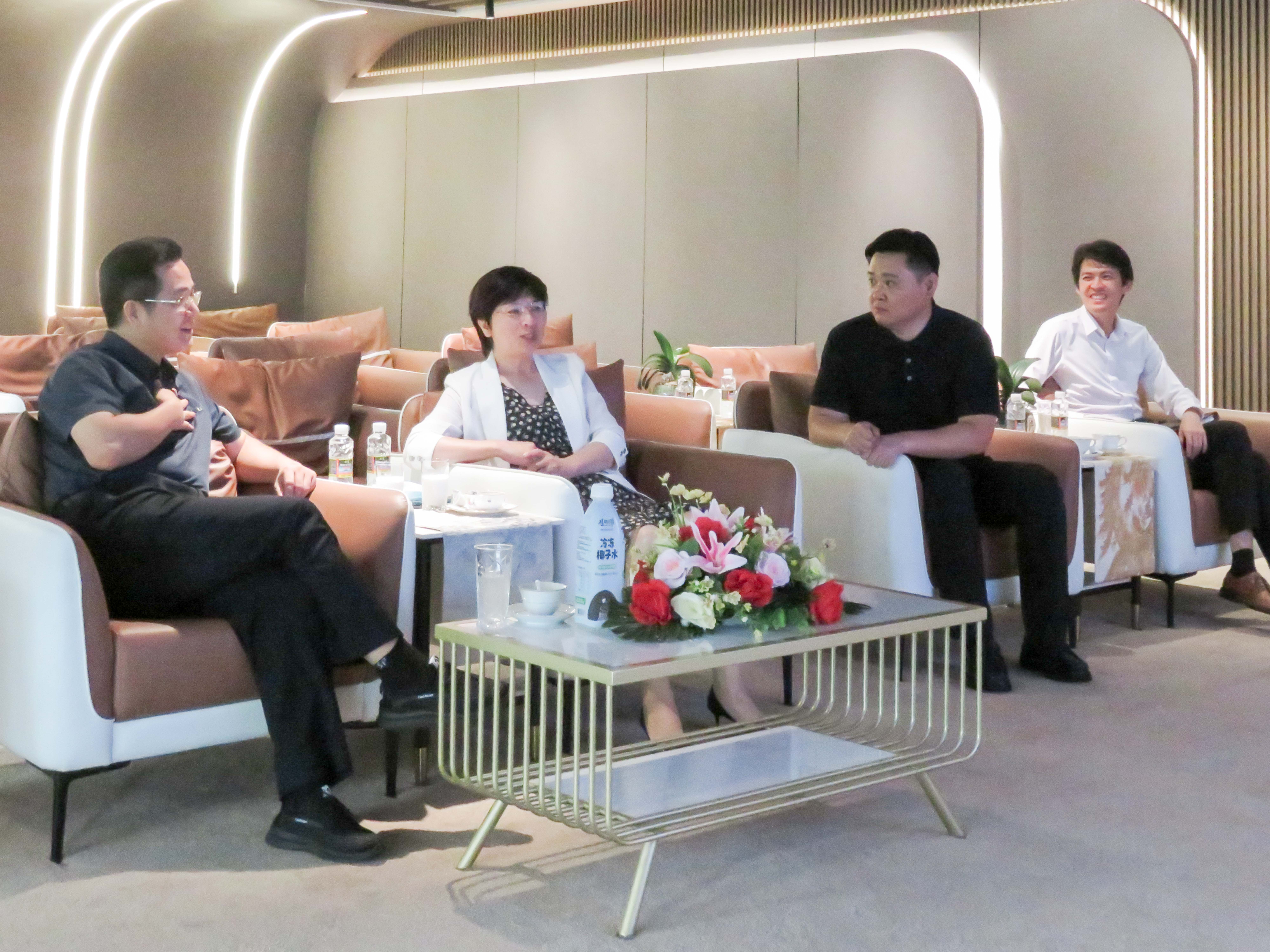 海口市金融管理局和江东新区管理局领导莅临江东金融湾考察调研