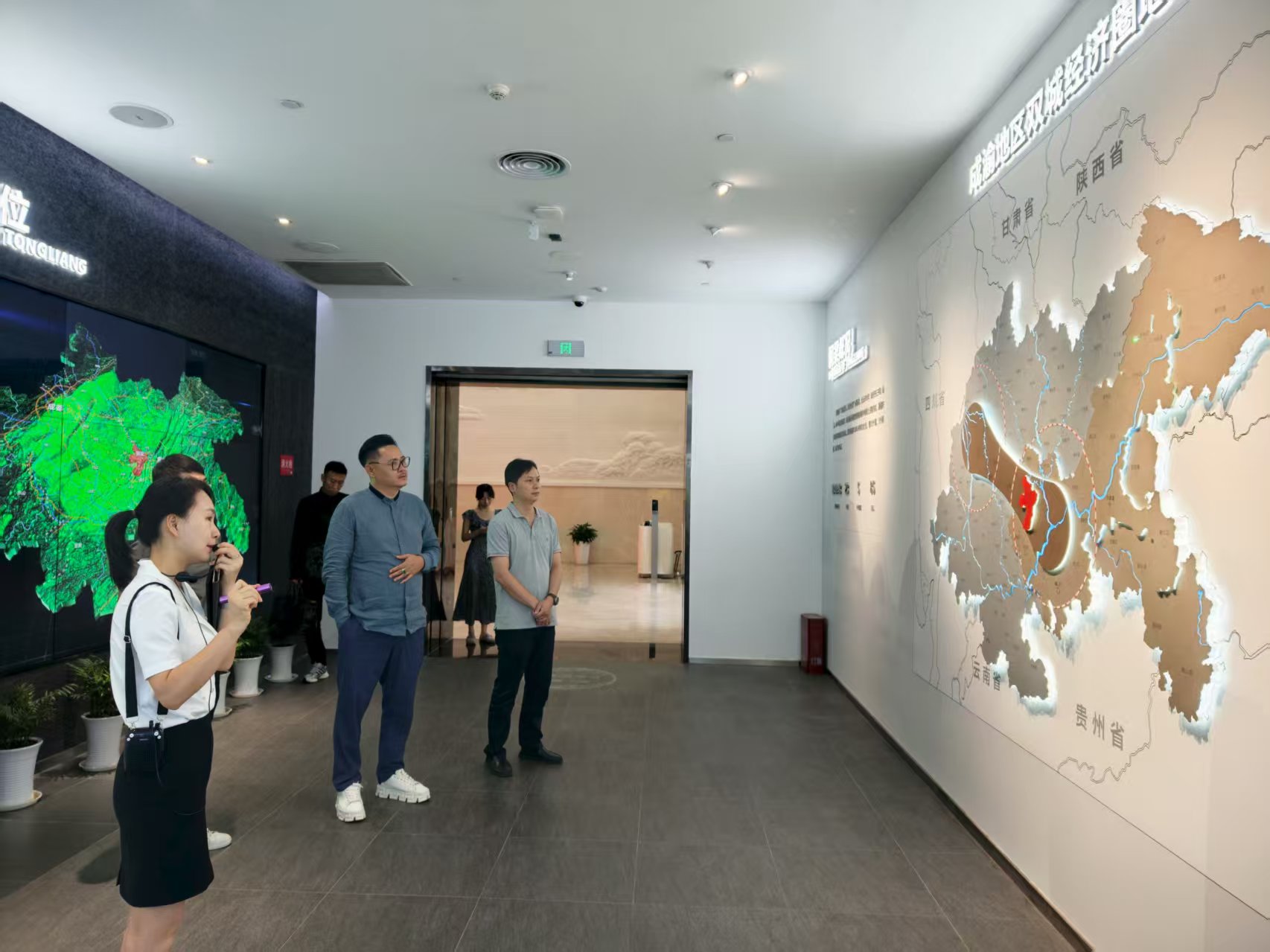江东金融湾到访重庆市铜梁区政府